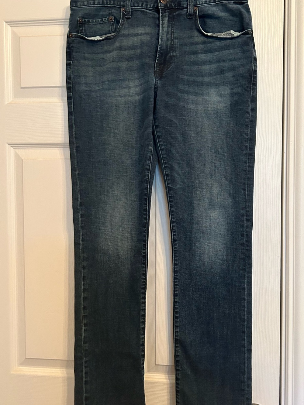 Lucky Brand Men’s 121 Heritage Slim Jeans in Faded Blue Wash